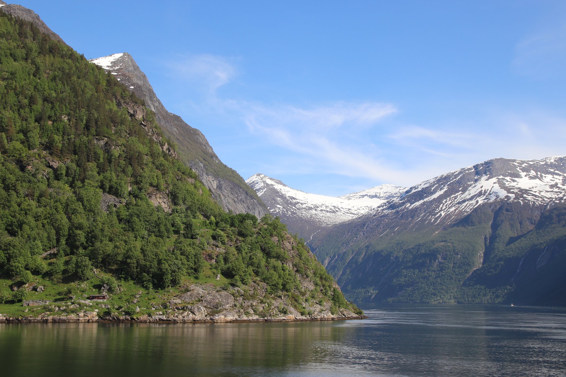Hurtigruten - Einfahrt in den Geirangerfjord